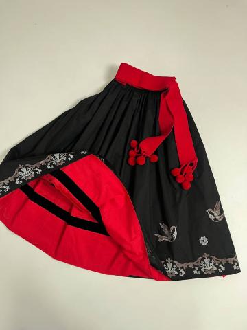 Спідниця двостороння на рівному поясі з вибійкою Ластівки червона/чорна (Індивідуальне пошиття)