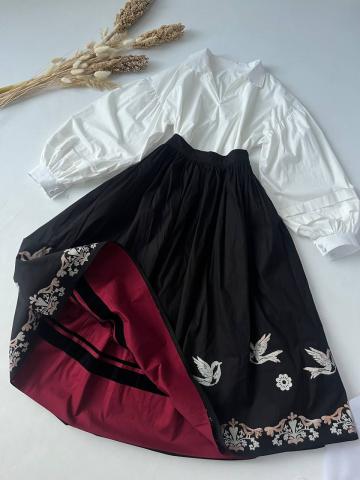 Спідниця двостороння з вибійкою Ластівки чорна/бордо