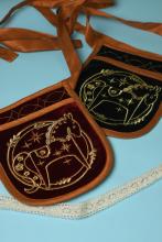 Кишенька Коник на оксамиті